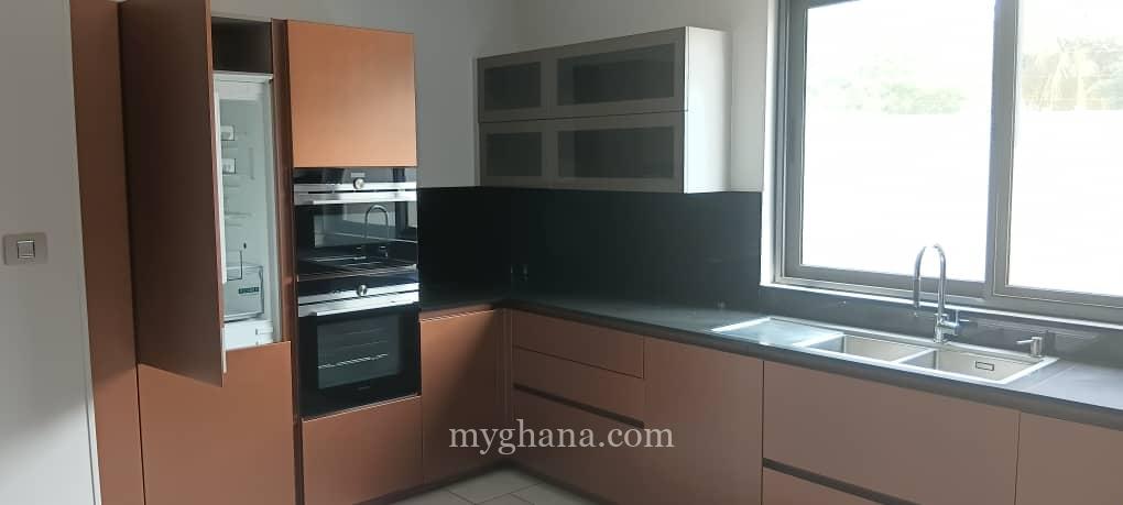 3 bedroom townhouse to let at Airport Residential Area, Accra