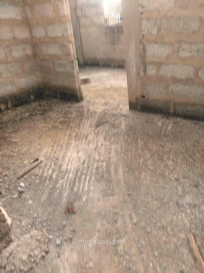 Uncompleted 6 Bedrooms