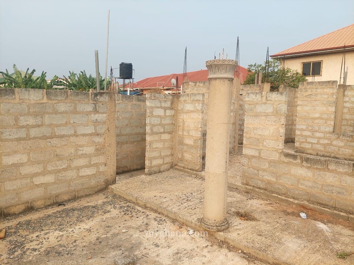 Uncompleted 6 Bedrooms