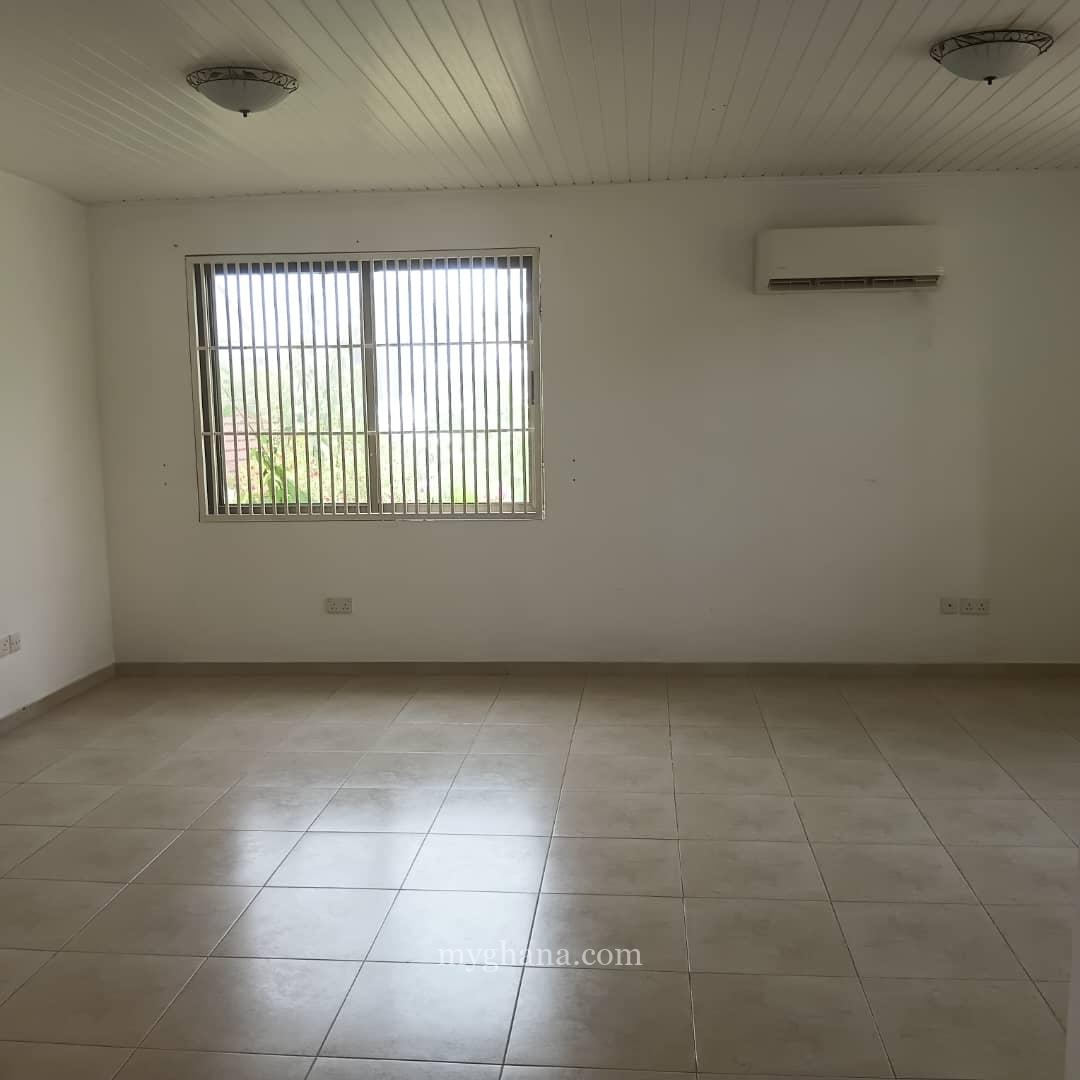 4 bedroom house to let at Cantonments, Accra