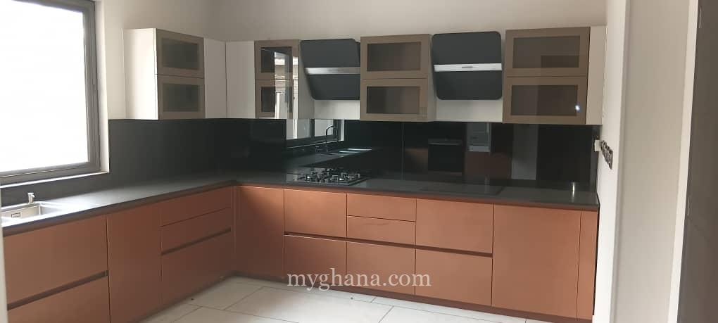 3 bedroom townhouse to let at Airport Residential Area, Accra