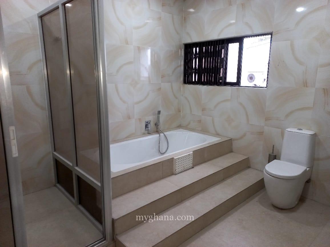 Three bedroom house to let at Labone, Accra
