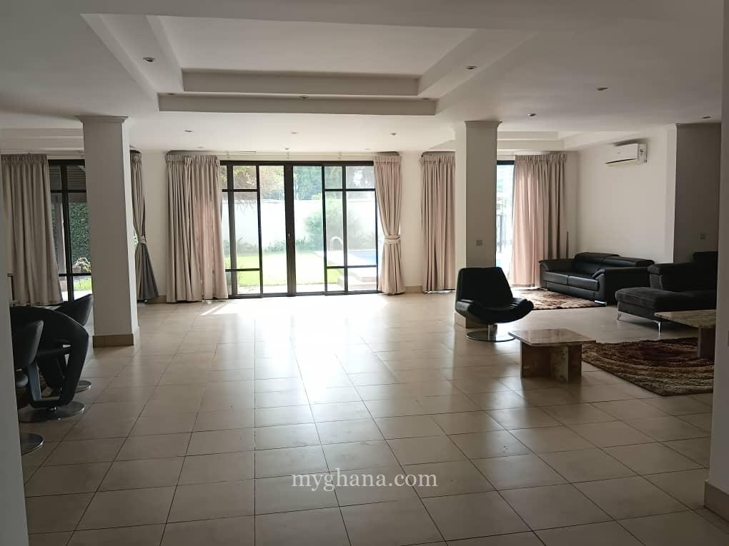 Executive three bedroom townhouse to let at Airport Residential Area, Accra
