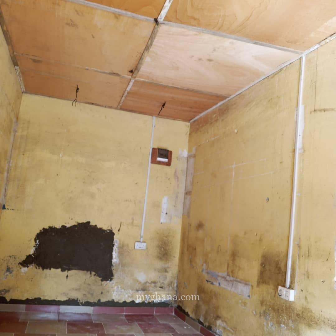 Shop for Rent on a Busy Stretch at Pigfarm for Long Lease