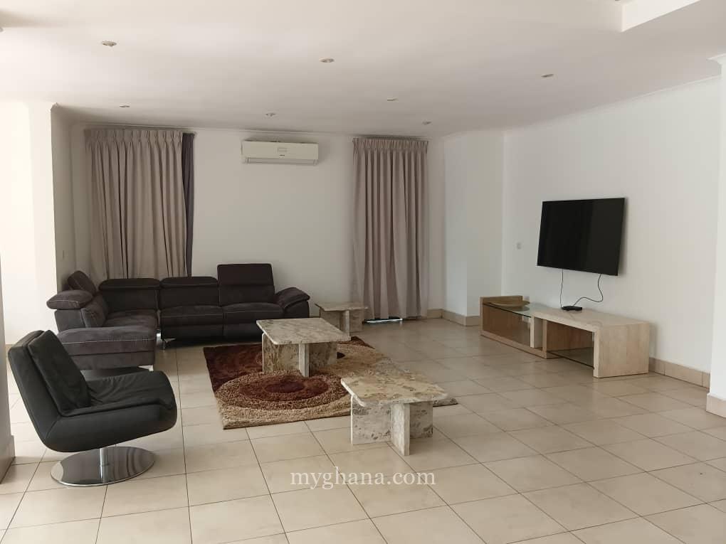 Executive three bedroom townhouse to let at Airport Residential Area, Accra