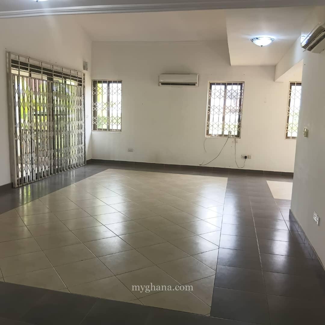 4 bedroom house to let at Cantonments, Accra