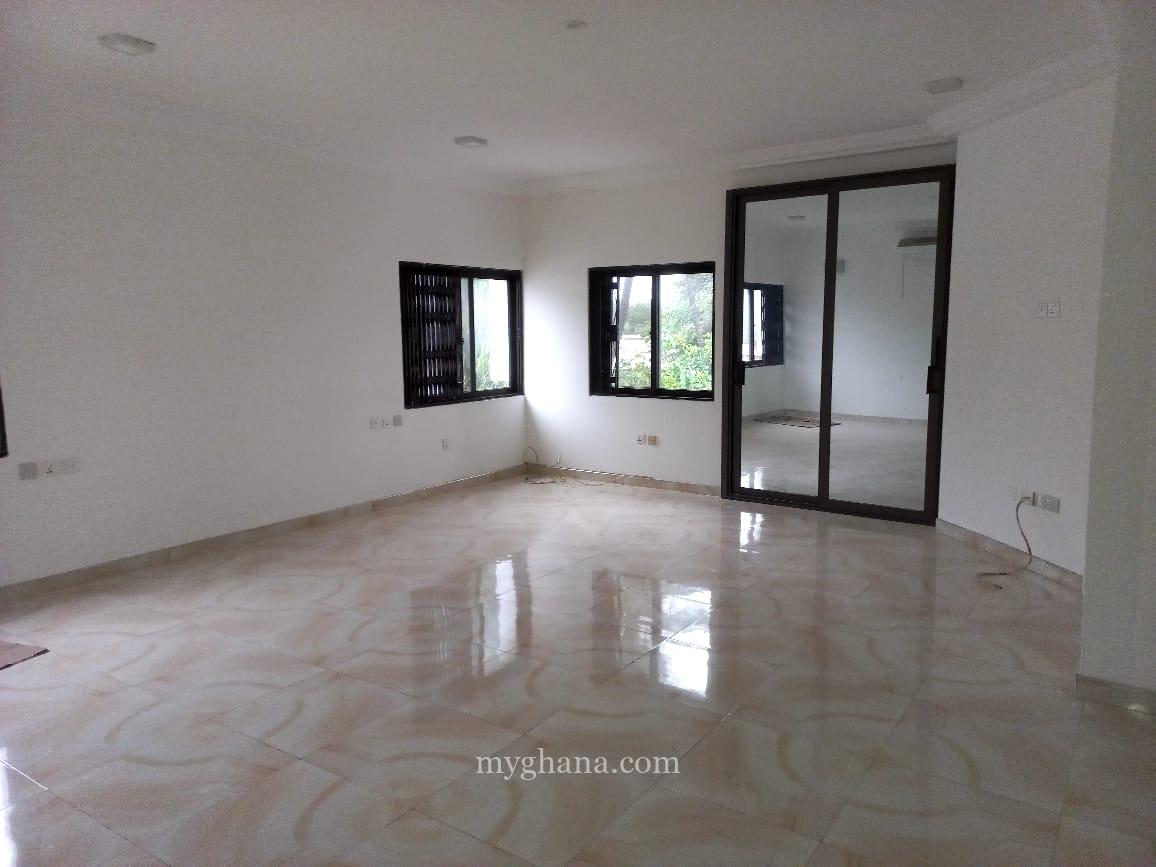 Three bedroom house to let at Labone, Accra