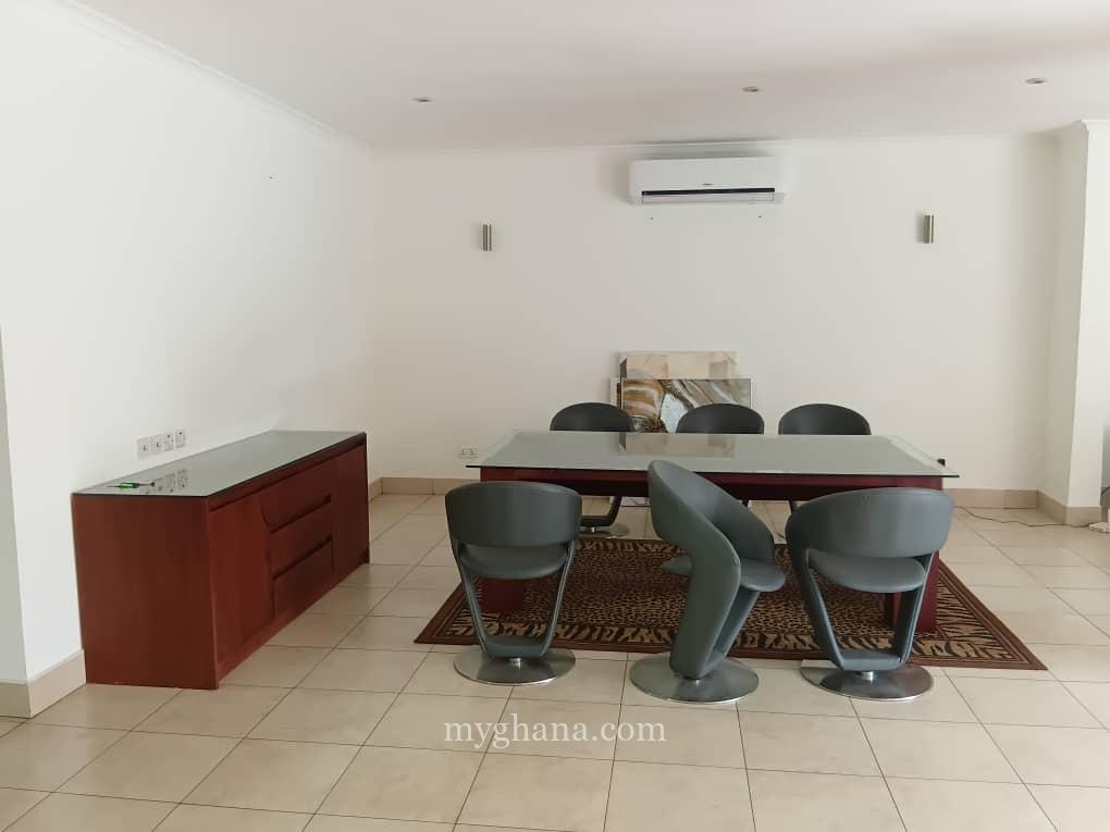Executive three bedroom townhouse to let at Airport Residential Area, Accra