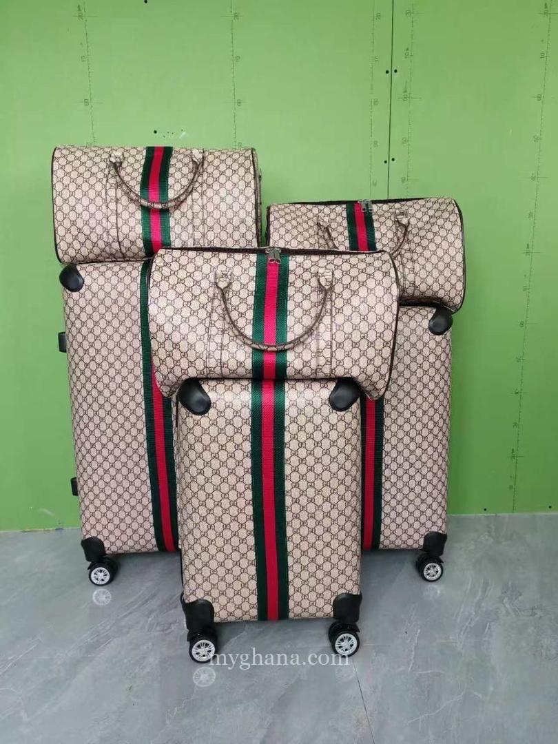 Fashionable bags for travelling