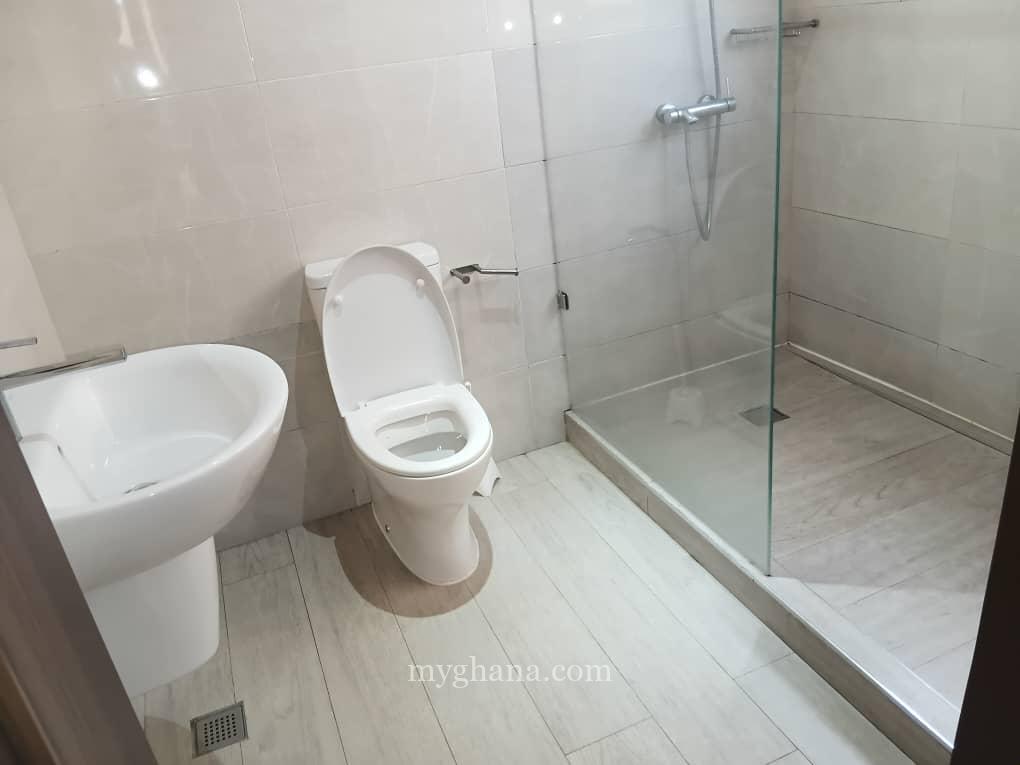 5 bedroom house to let at East Legon near American House, Accra