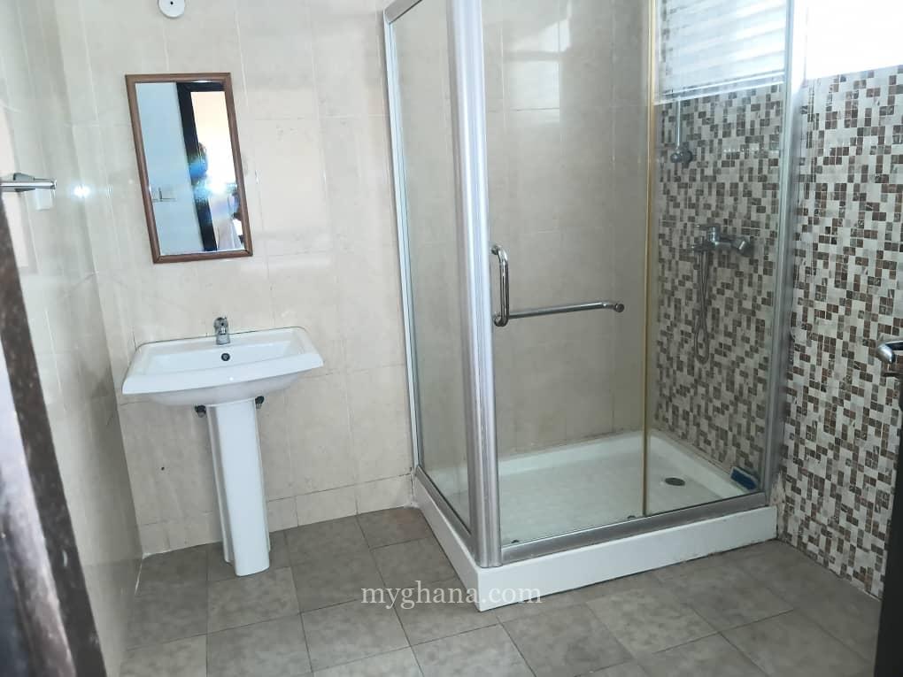 Furnished 3 bedroom townhouse to let at North Ridge near Alisa Hotel, Accra