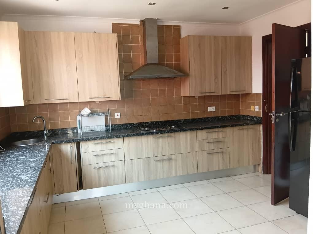 Executive three bedroom townhouse to let at Airport Residential Area, Accra