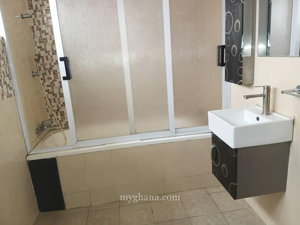 Furnished 3 bedroom townhouse to let at North Ridge near Alisa Hotel, Accra