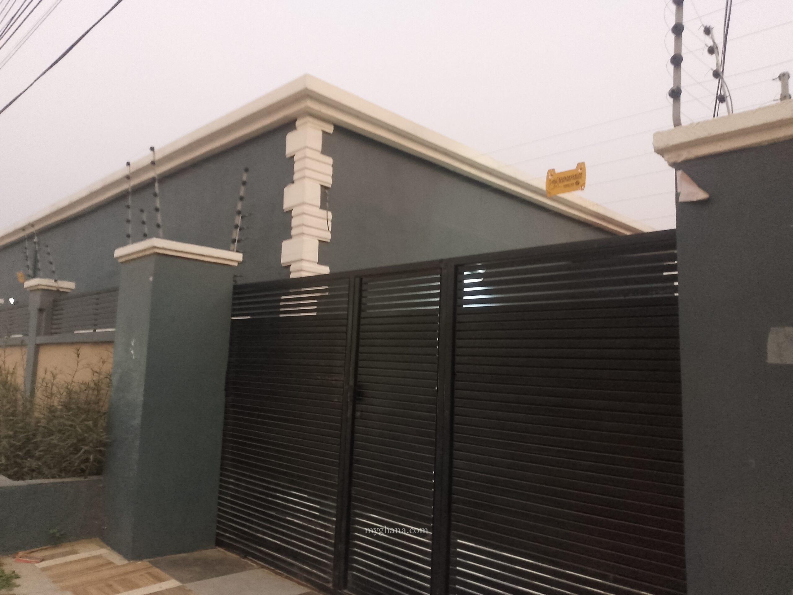 2 bedrooms house for rent at Achimota mile 7