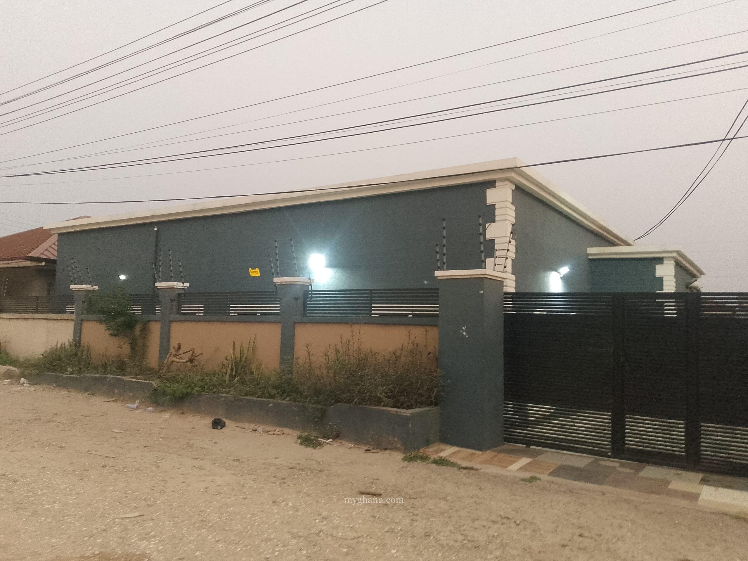 2 bedrooms house for rent at Achimota mile 7