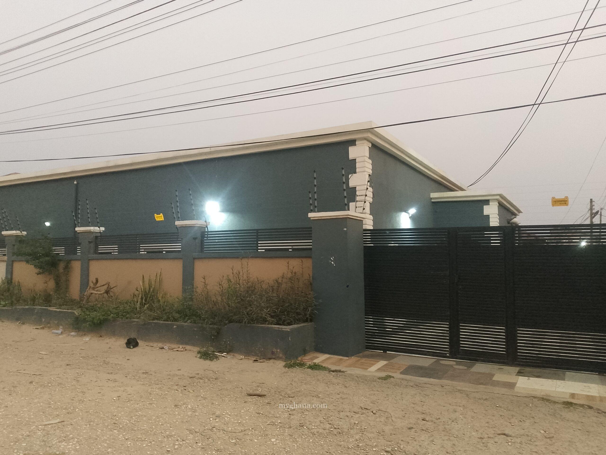 2 bedrooms house for rent at Achimota mile 7