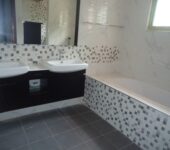 6 bedroom house with swimming pool and garden to let at North Ridge, Accra