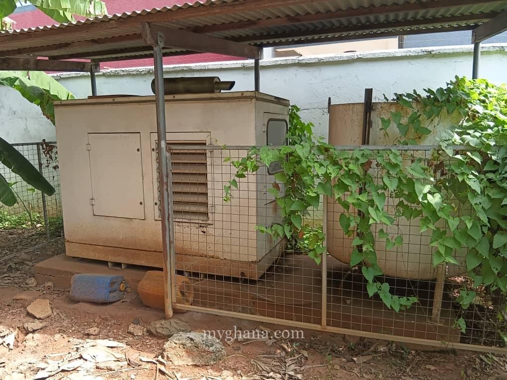 Three bedroom house with an outhouse to let at North Ridge, Accra