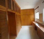 6 bedroom house with swimming pool and garden to let at North Ridge, Accra