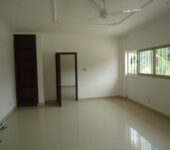 6 bedroom house with swimming pool and garden to let at North Ridge, Accra