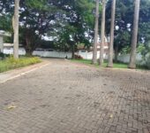 6 bedroom house with swimming pool and garden to let at North Ridge, Accra