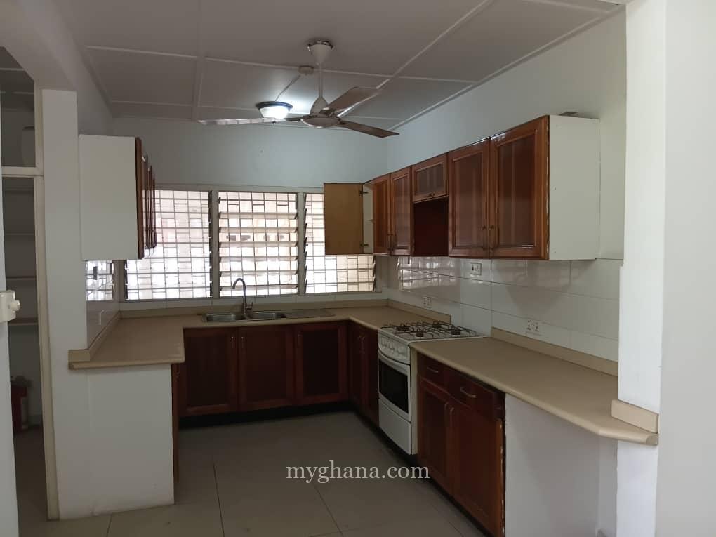 Three bedroom house with an outhouse to let at North Ridge, Accra