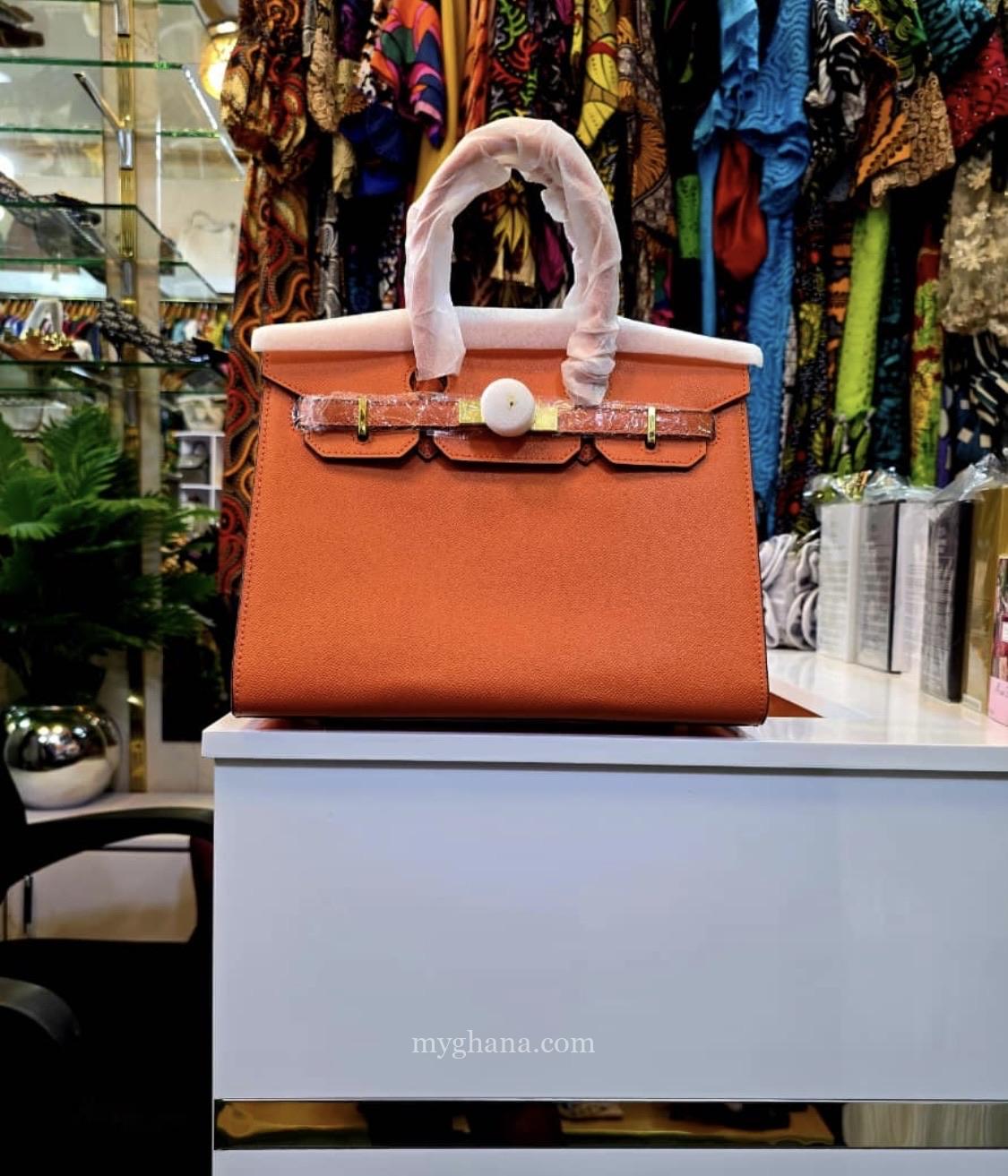 Hermès Luxury Leather Handbag – Elegant & Authentic