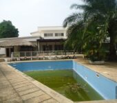6 bedroom house with swimming pool and garden to let at North Ridge, Accra