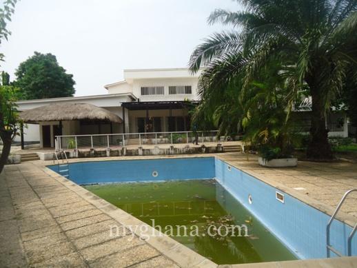 6 bedroom house with swimming pool and garden to let at North Ridge, Accra