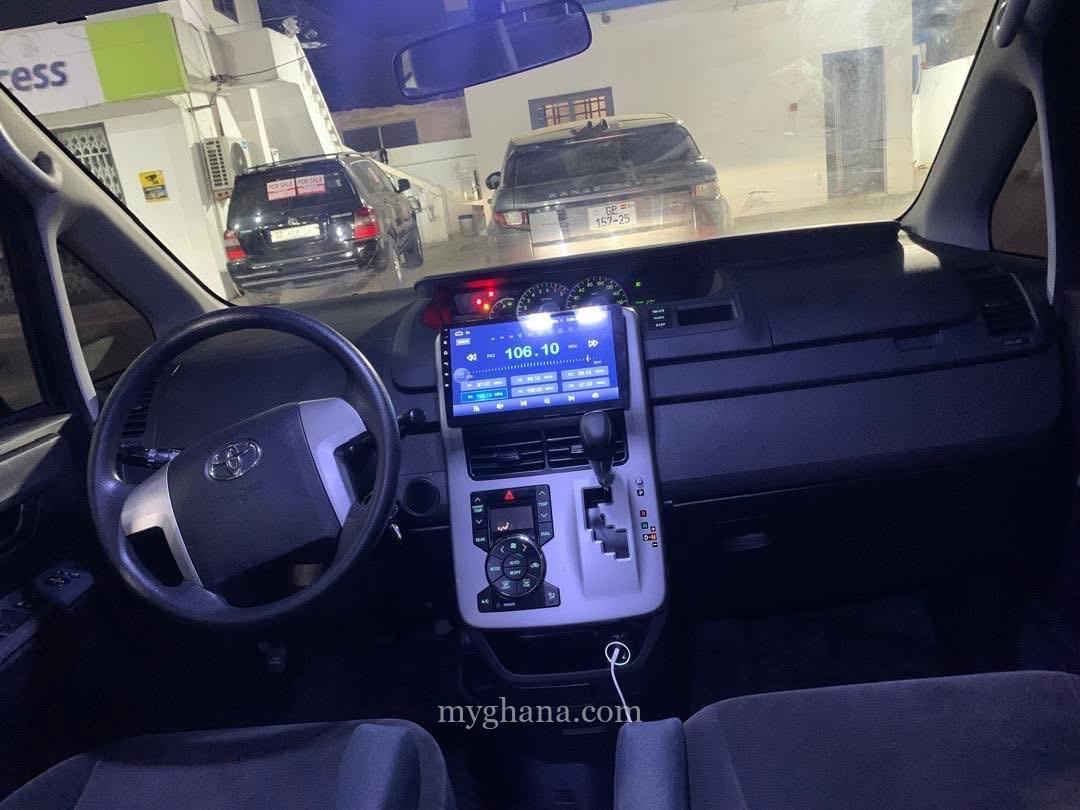 2012 Toyota Voxy