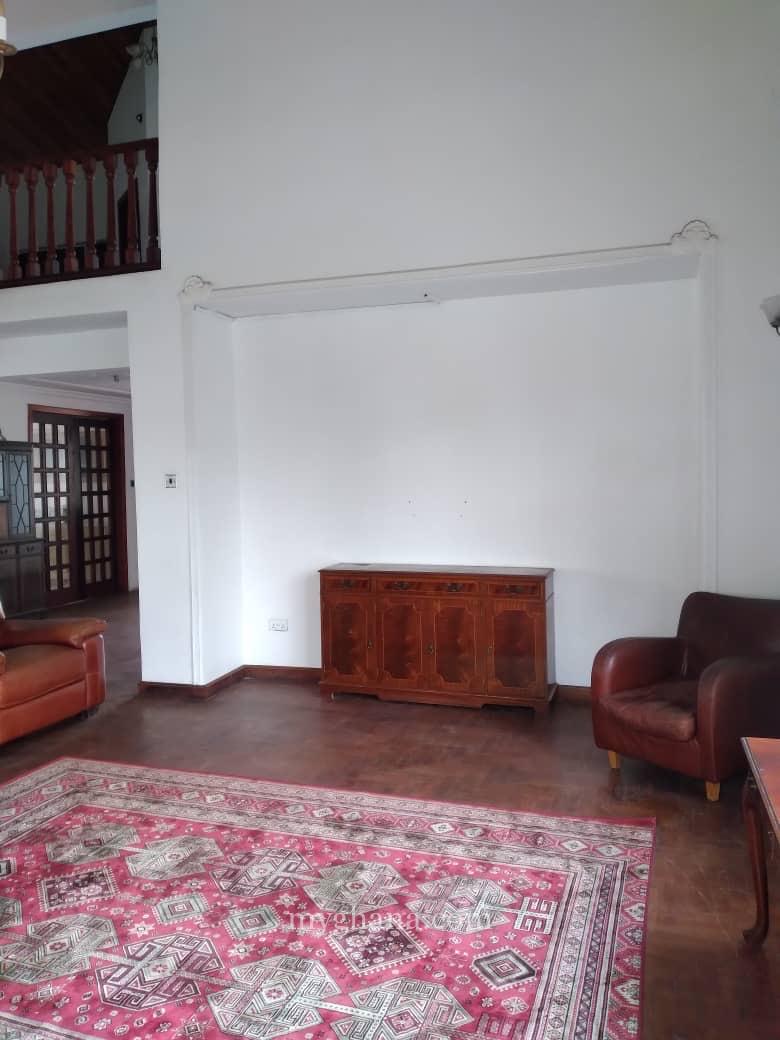 5 bedrooms apartment