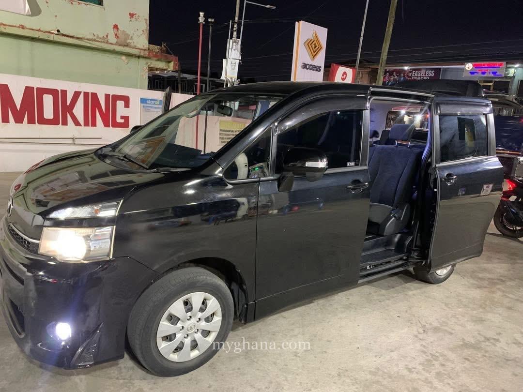 2012 Toyota Voxy