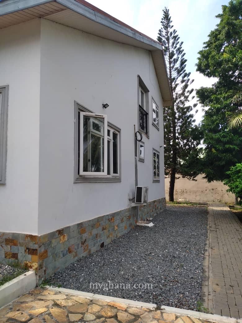 5 bedrooms apartment