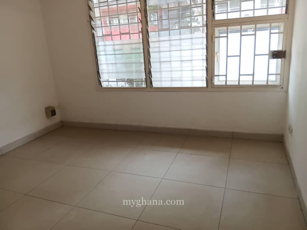 Three bedroom house with an outhouse to let at North Ridge, Accra