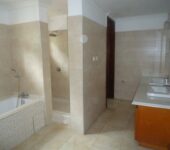 6 bedroom house with swimming pool and garden to let at North Ridge, Accra
