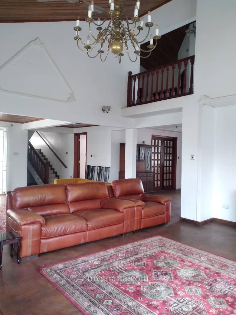 5 bedrooms apartment