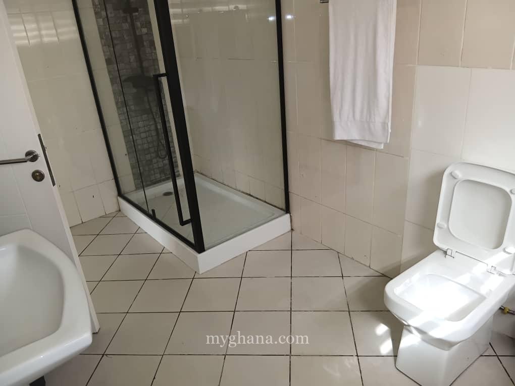 Fully furnished three bedroom apartment to let at North Ridge, Accra