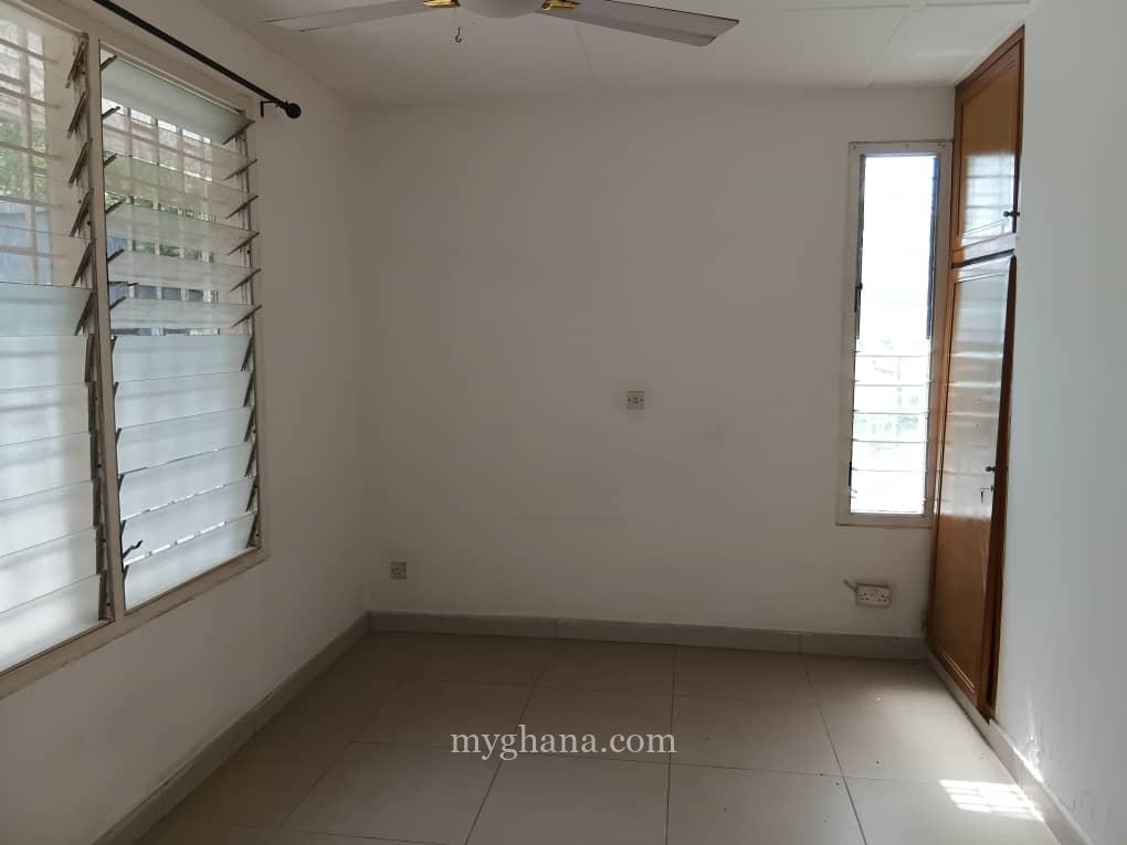 Three bedroom house with an outhouse to let at North Ridge, Accra