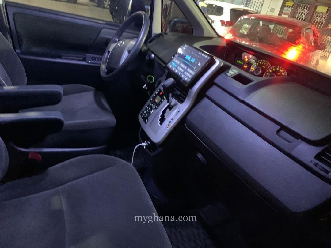 2012 Toyota Voxy