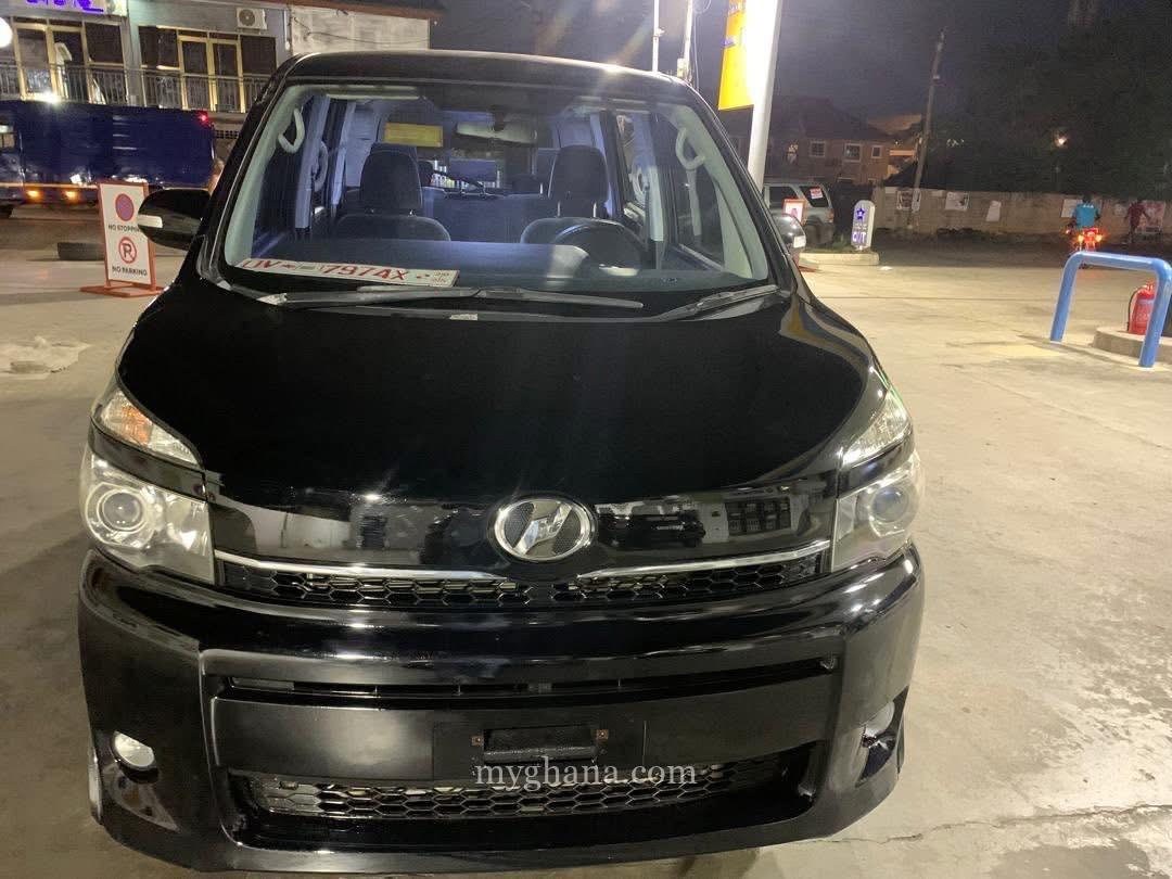 2012 Toyota Voxy