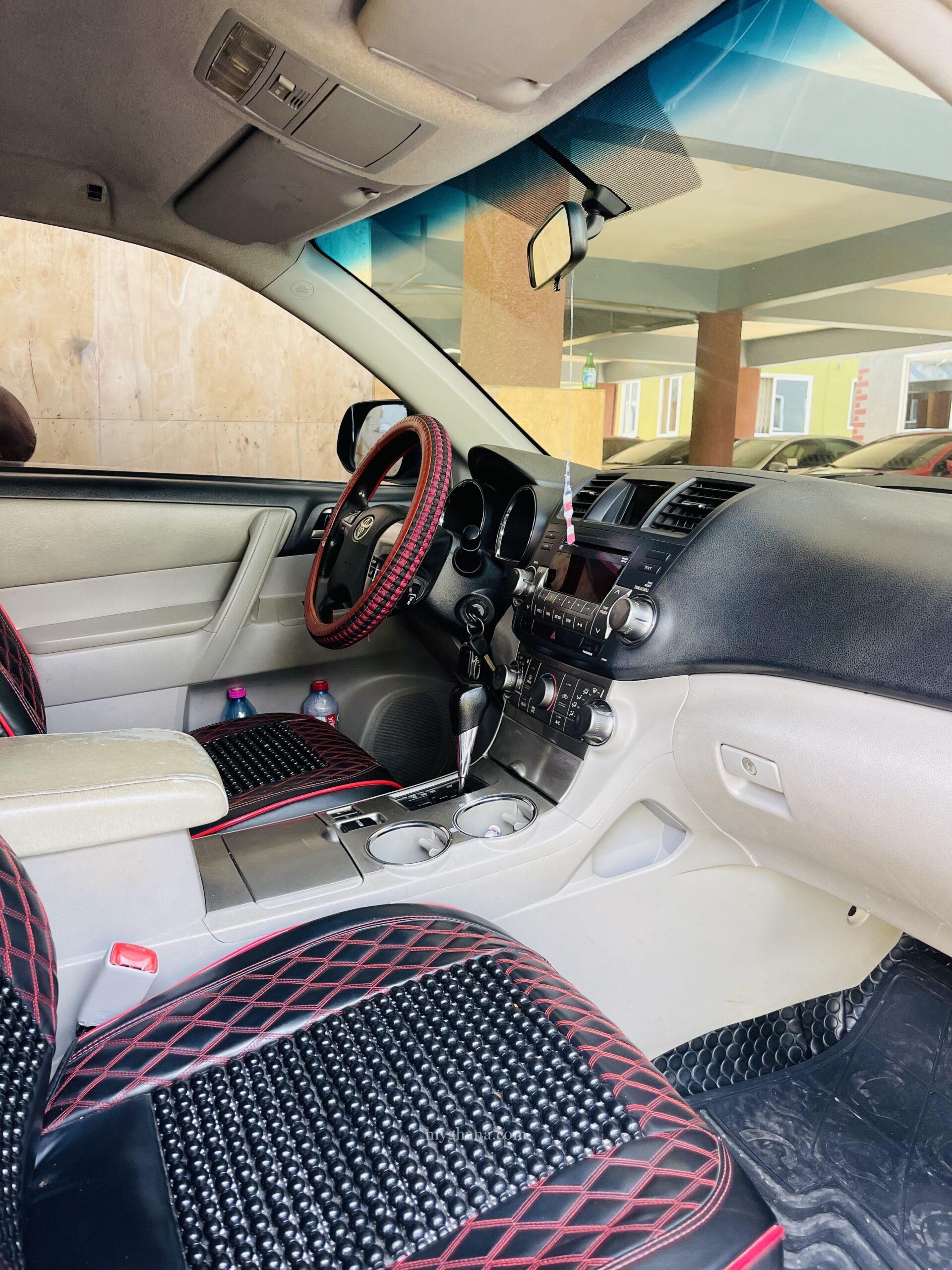 NEAT TOYOTA HIGHLANDER