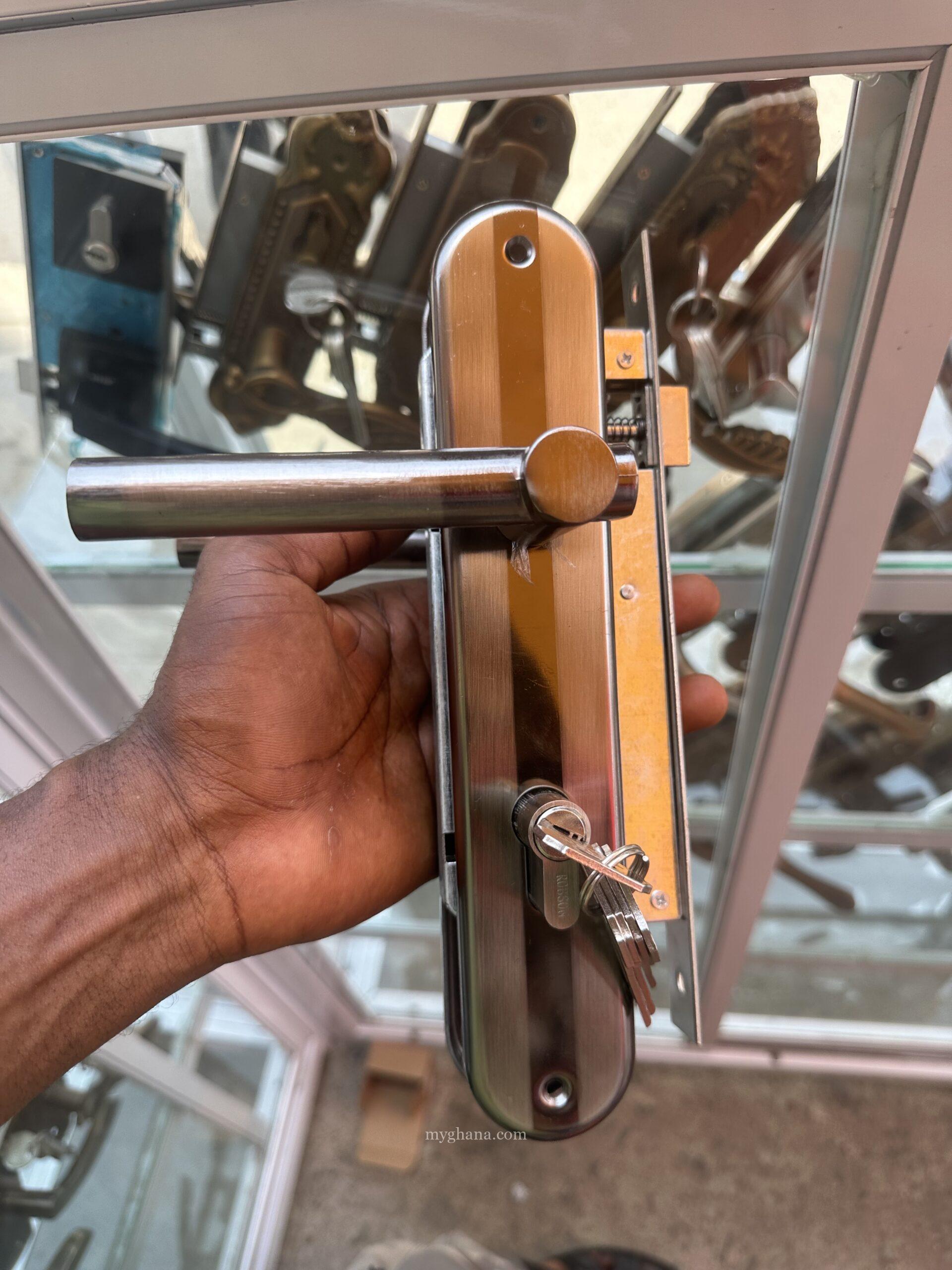 Door lock door locks
