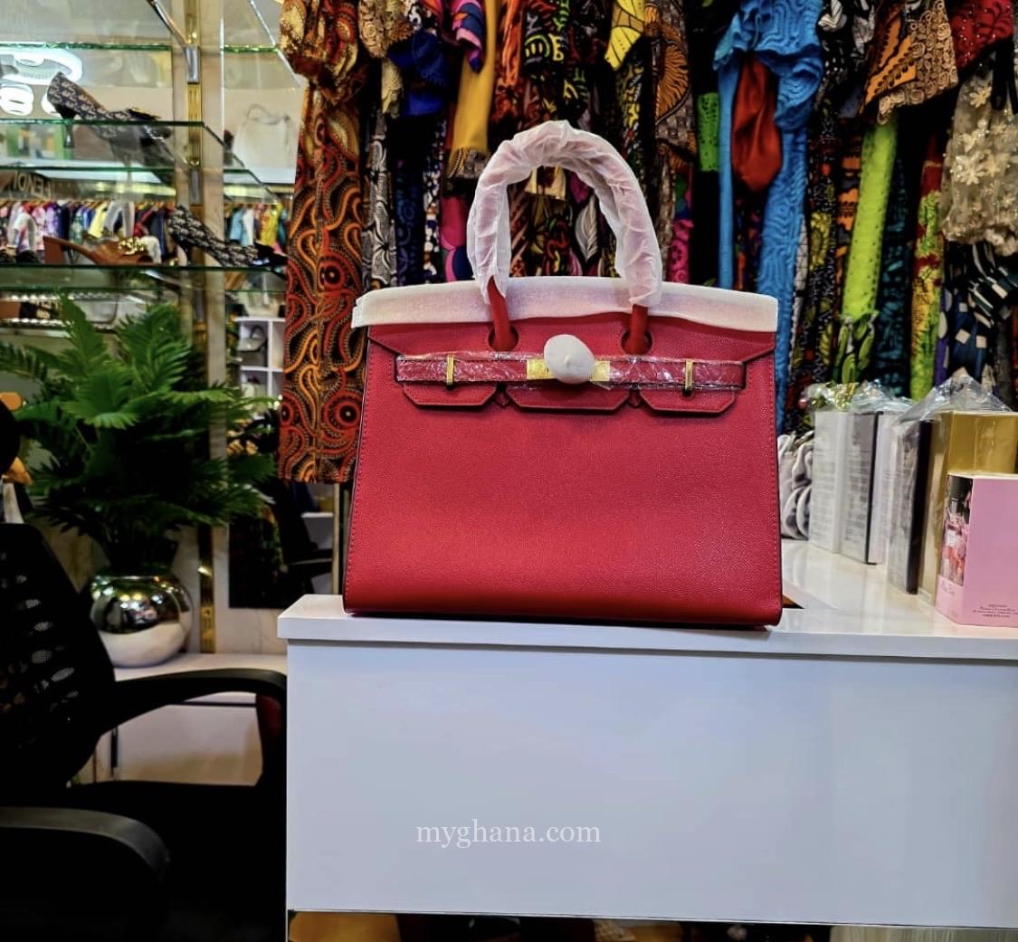 Hermès Luxury Leather Handbag – Elegant & Authentic