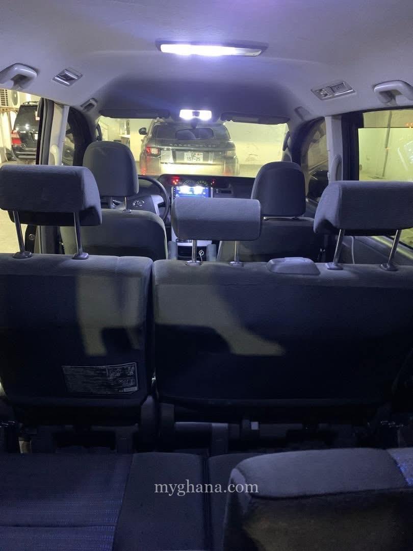 2012 Toyota Voxy