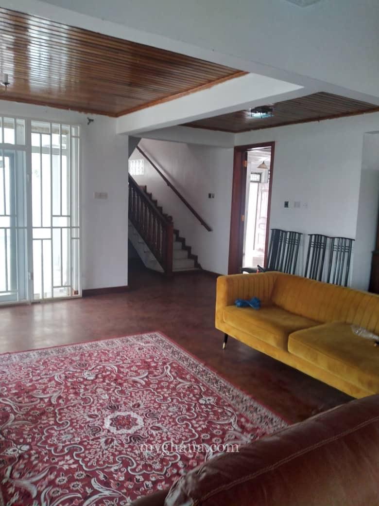 5 bedrooms apartment