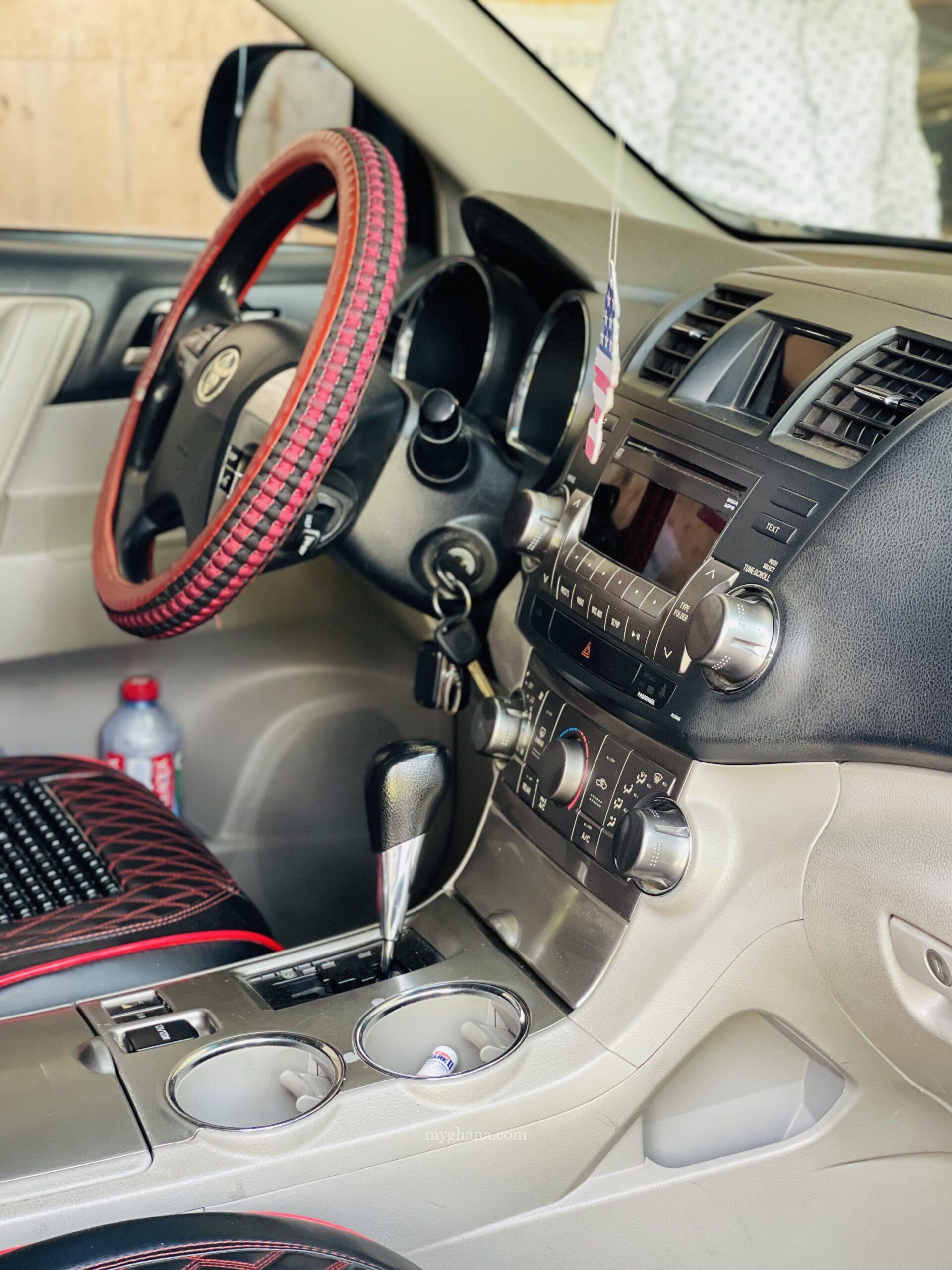 NEAT TOYOTA HIGHLANDER