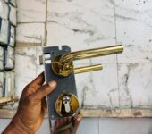 Door locks door lock
