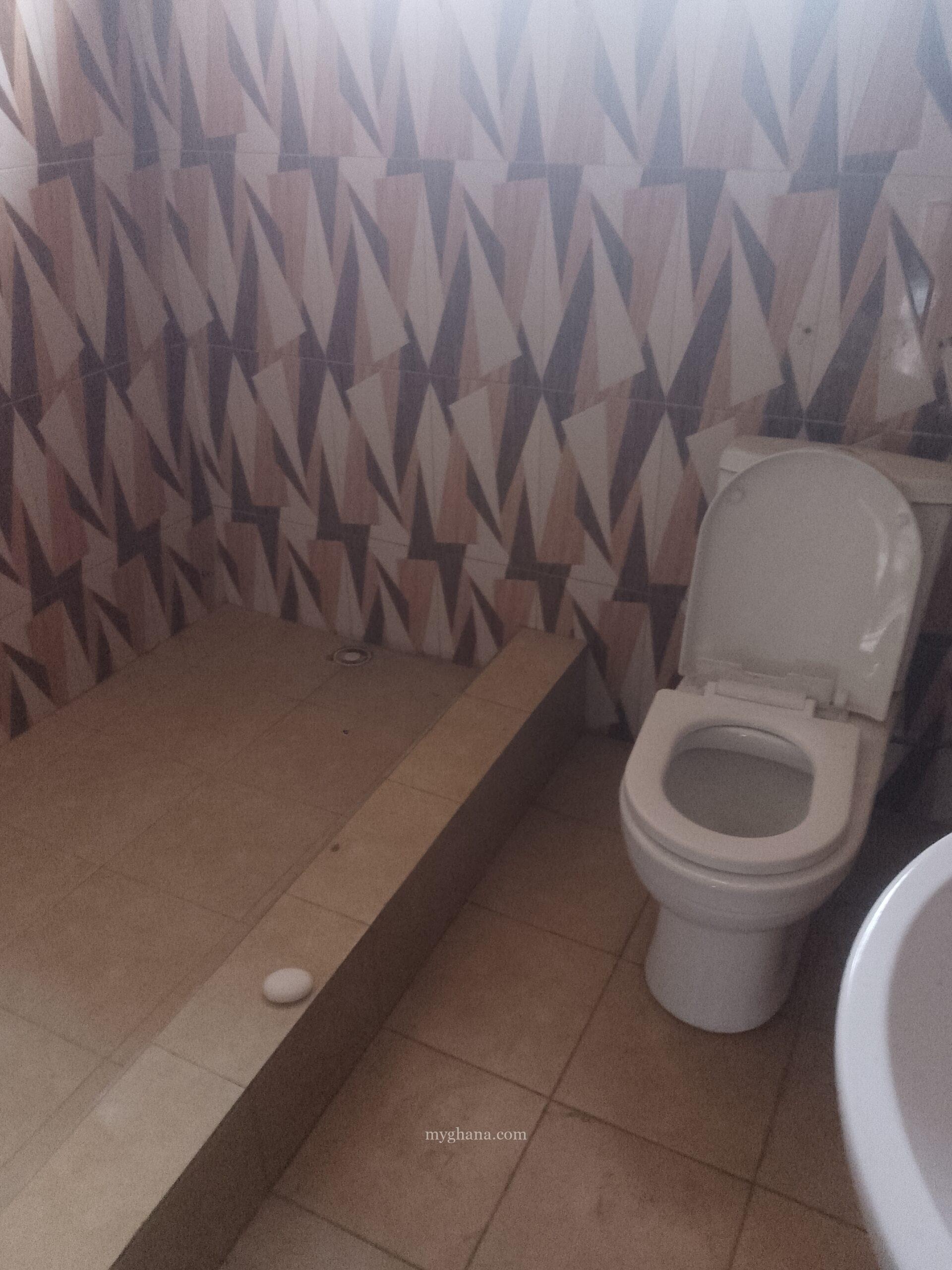 3 bedrooms house for rent at Achimota