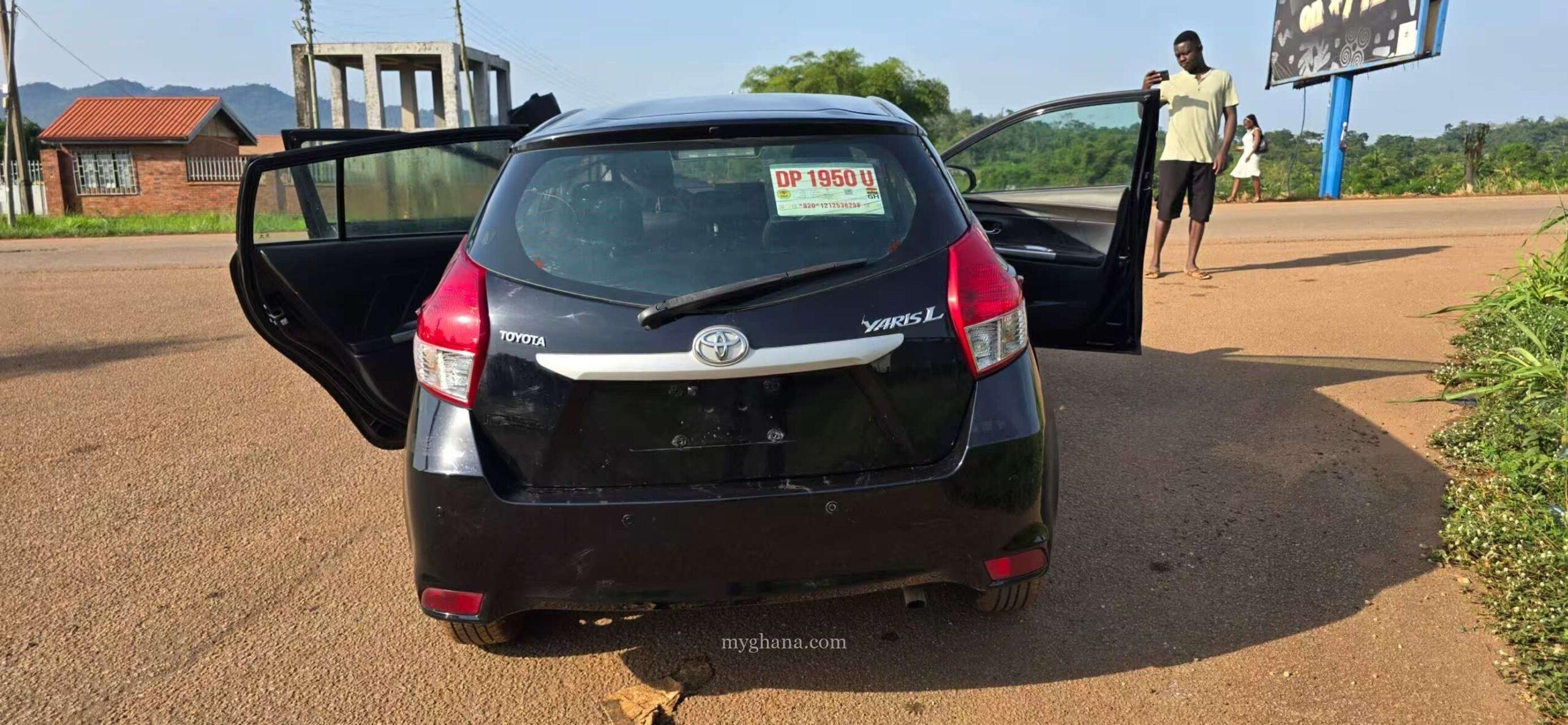 2016 Toyota Yaris L ( very Clean and just cleared )