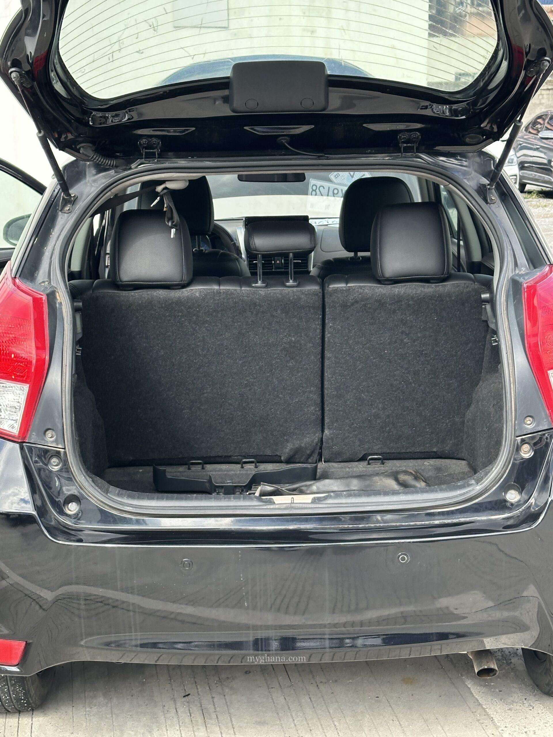2016 Toyota Yaris L ( very Clean and just cleared )